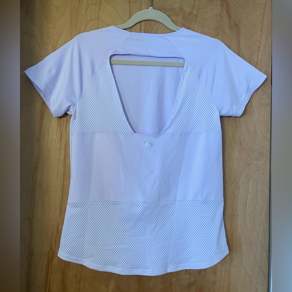 Under Armour women’s lilac workout top, size medium. Excellent condition.